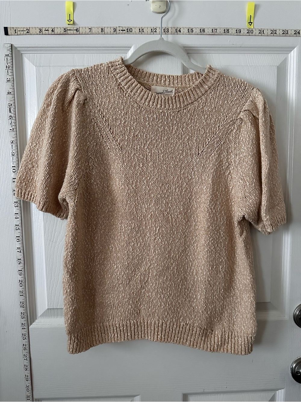 Universal Thread Cream Short Sleeve Crewneck Sweater
